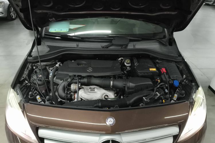 Used Mercedes-Benz B-Class 2012 B 200 Engine Bay