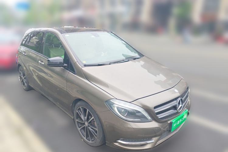 Used Mercedes-Benz B-Class 2012 B 200 Front Right 45 Deg