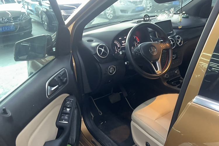Used Mercedes-Benz B-Class 2012 B 180 Interior 2