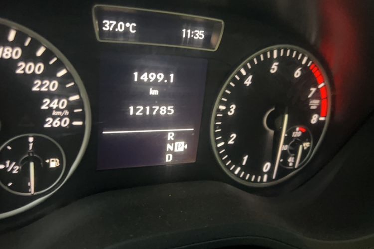Used Mercedes-Benz B-Class 2012 B 180 Odometer Close Up