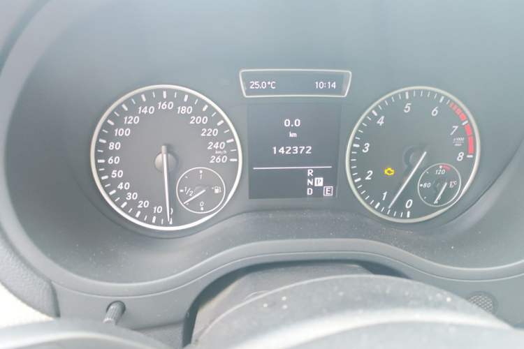 Used Mercedes-Benz B-Class 2012 B 200 Odometer Close Up