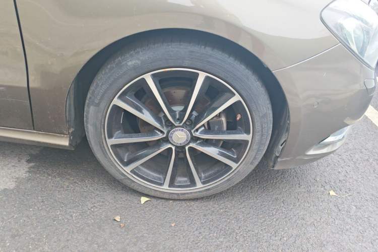 Used Mercedes-Benz B-Class 2012 B 200 Right Front Wheel Hub