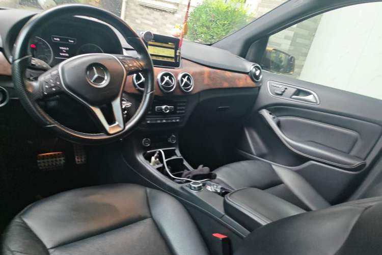 Used Mercedes-Benz B-Class 2012 B 200 Center Console