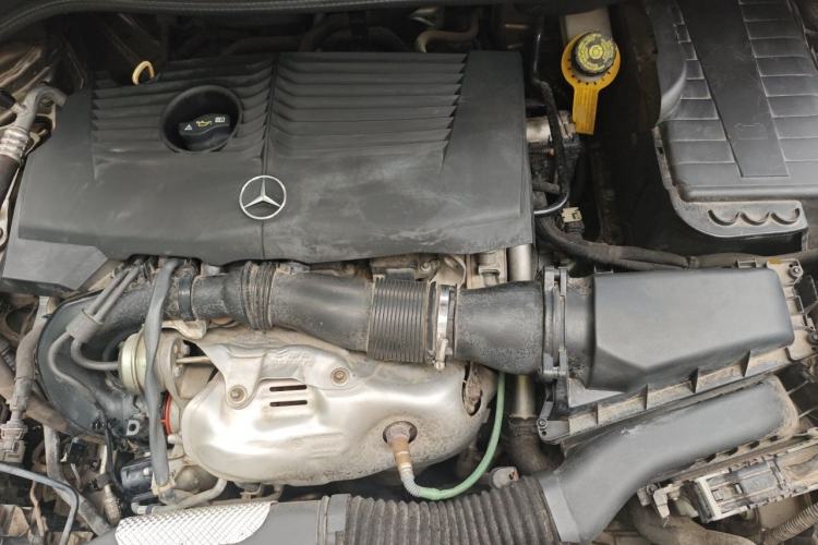 Used Mercedes-Benz B-Class 2012 B 200 Engine Bay