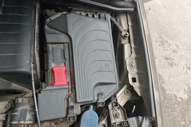 Used Mercedes-Benz B-Class 2012 B 200 Engine Bay Left