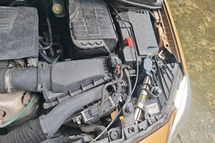 Used Mercedes-Benz B-Class 2012 B 200 Engine Bay Left