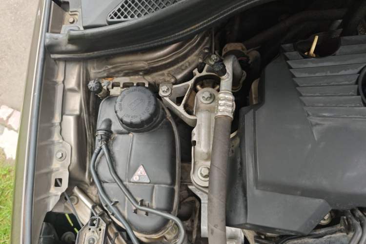 Used Mercedes-Benz B-Class 2012 B 200 Engine Bay Right