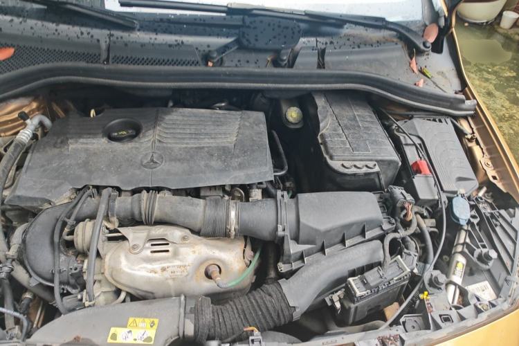 Used Mercedes-Benz B-Class 2012 B 200 Engine Bay