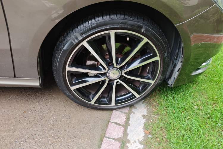 Used Mercedes-Benz B-Class 2012 B 200 Right Front Wheel Hub