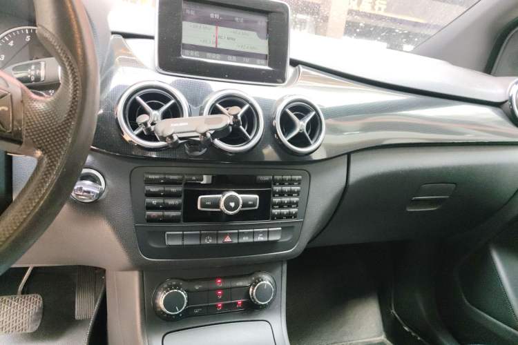 Used Mercedes-Benz B-Class 2012 B 180 Audio And AC Panel