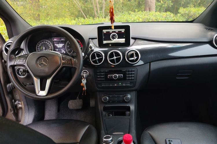 Used Mercedes-Benz B-Class 2012 B 180 Audio And AC Panel