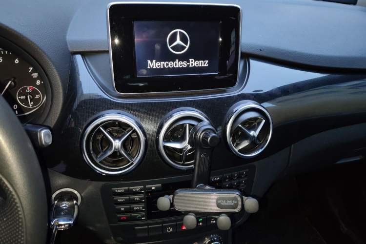 Used Mercedes-Benz B-Class 2012 B 180 Audio And AC Panel