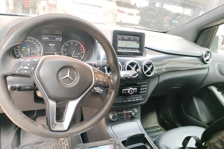 Used Mercedes-Benz B-Class 2012 B 180 Center Console