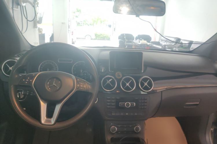 Used Mercedes-Benz B-Class 2012 B 180 Center Console