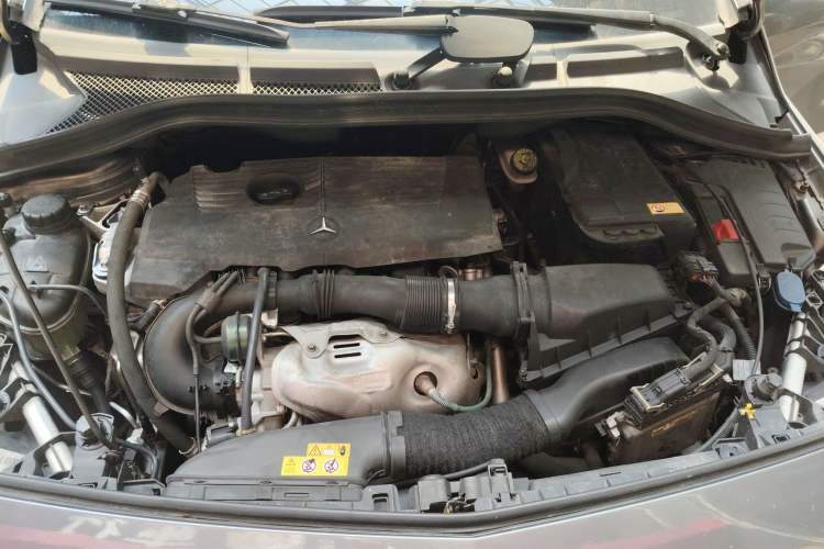 Used Mercedes-Benz B-Class 2012 B 180 Engine Bay