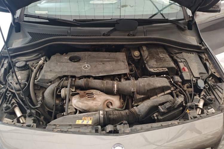 Used Mercedes-Benz B-Class 2012 B 180 Engine Bay