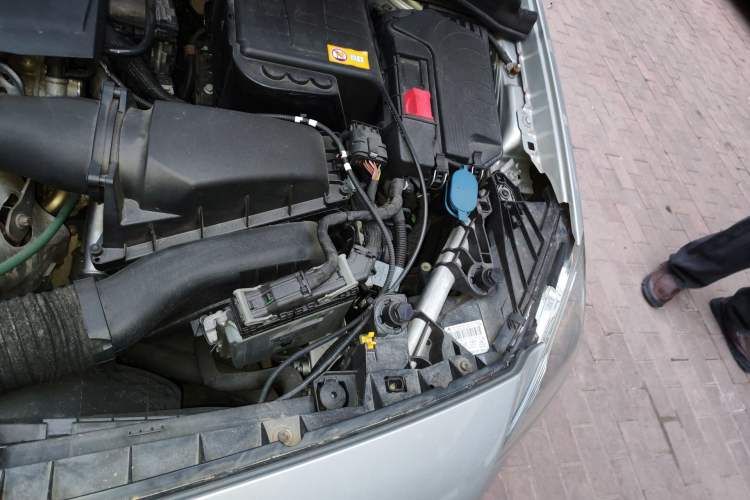 Used Mercedes-Benz B-Class 2012 B 180 Engine Bay Left