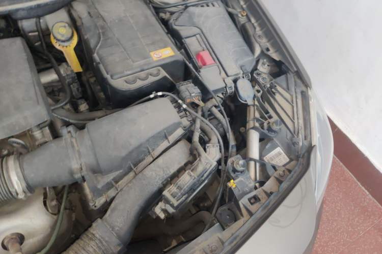 Used Mercedes-Benz B-Class 2012 B 180 Engine Bay Left