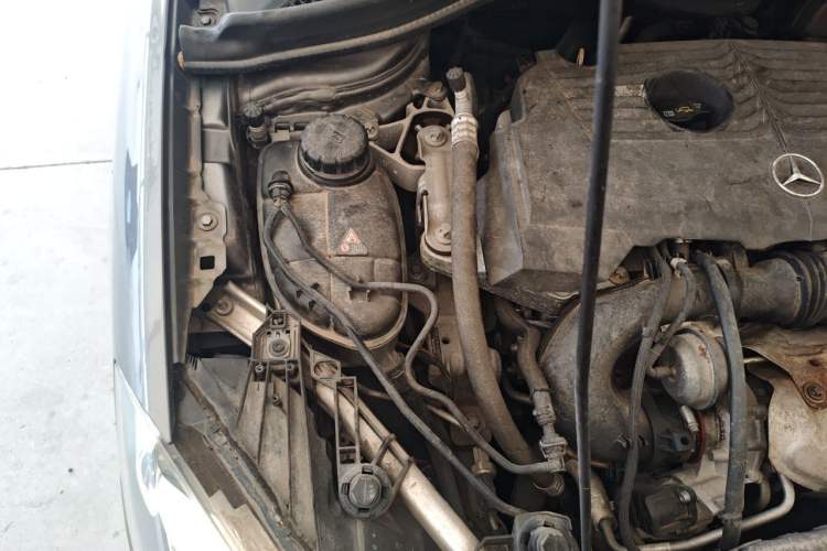 Used Mercedes-Benz B-Class 2012 B 180 Engine Bay Right