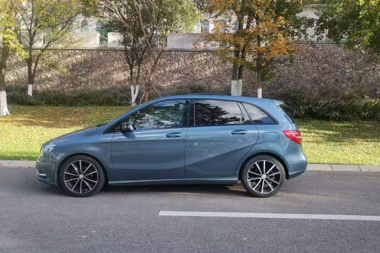 Used Mercedes-Benz B-Class 2012 B 200 Exterior 2