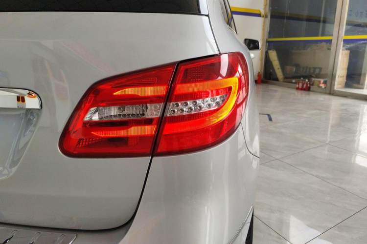 Used Mercedes-Benz B-Class 2012 B 200 Exterior 3