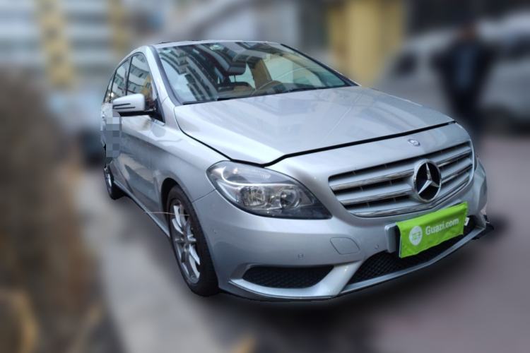 Used Mercedes-Benz B-Class 2012 B 180 Front Right 45 Deg