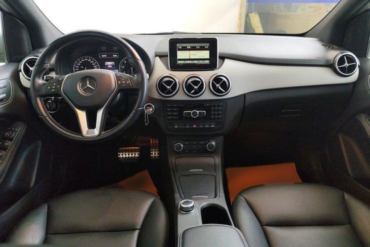 Used Mercedes-Benz B-Class 2012 B 200 Interior 1