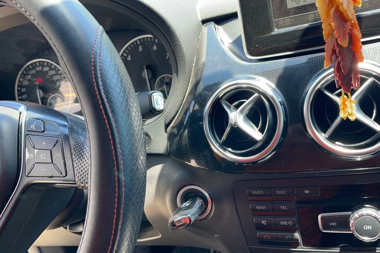 Used Mercedes-Benz B-Class 2012 B 180 Interior 1
