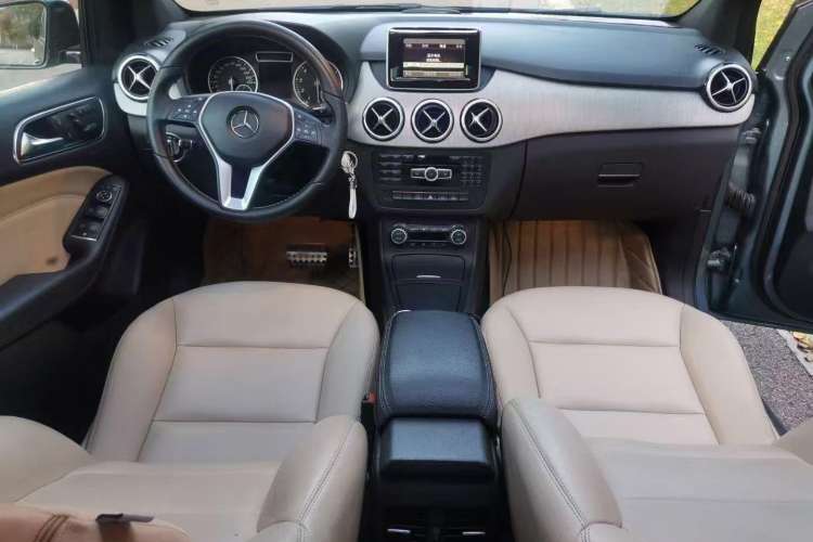 Used Mercedes-Benz B-Class 2012 B 200 Interior 1