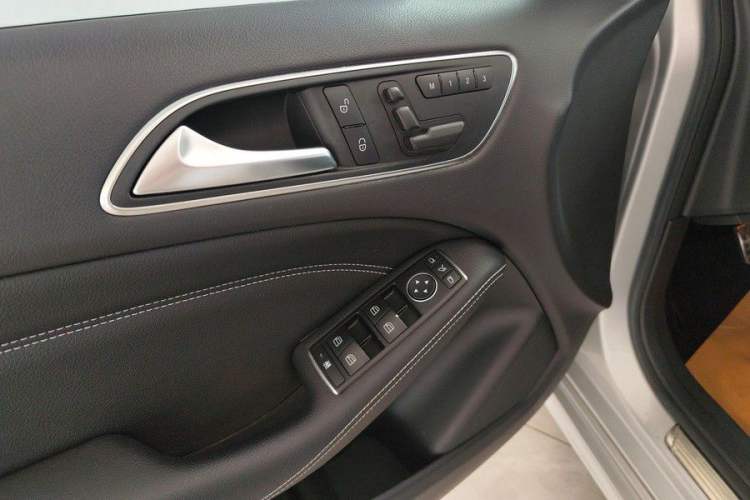 Used Mercedes-Benz B-Class 2012 B 200 Interior 10