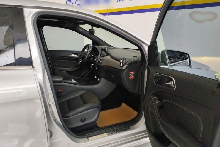 Used Mercedes-Benz B-Class 2012 B 200 Interior 11