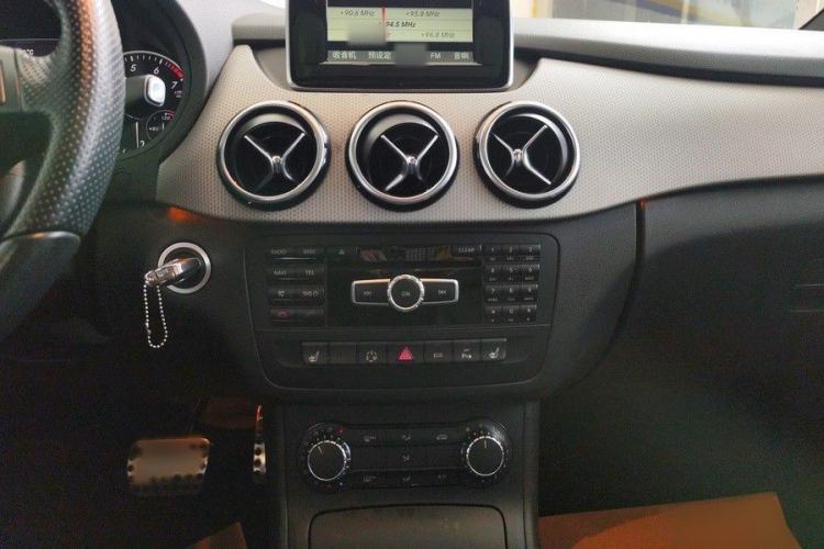 Used Mercedes-Benz B-Class 2012 B 200 Interior 3