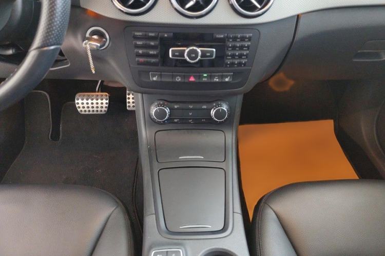 Used Mercedes-Benz B-Class 2012 B 200 Interior 4