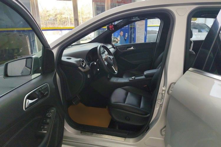 Used Mercedes-Benz B-Class 2012 B 200 Interior 5