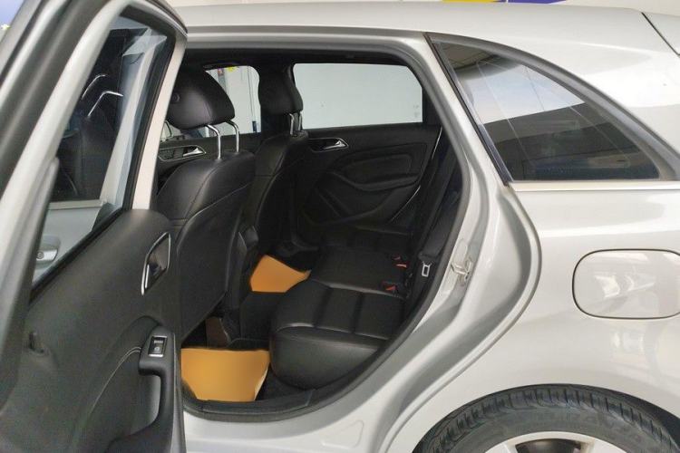 Used Mercedes-Benz B-Class 2012 B 200 Interior 6