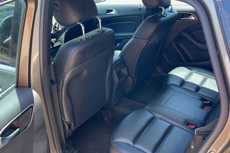Used Mercedes-Benz B-Class 2012 B 180 Interior 6