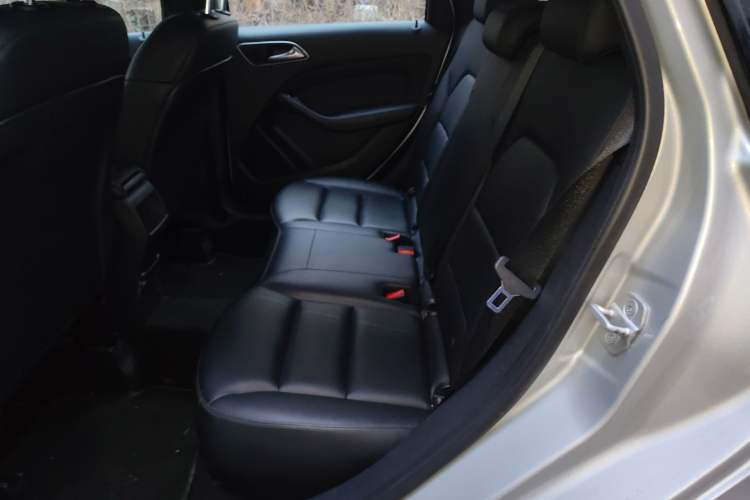 Used Mercedes-Benz B-Class 2012 B 180 Left Rear Seat