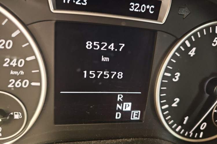 Used Mercedes-Benz B-Class 2012 B 180 Odometer Close Up
