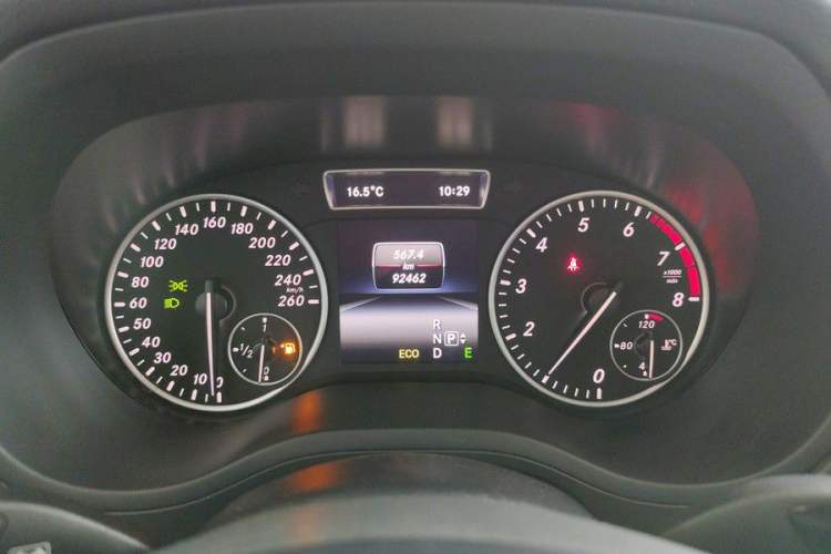 Used Mercedes-Benz B-Class 2012 B 200 Odometer Close Up