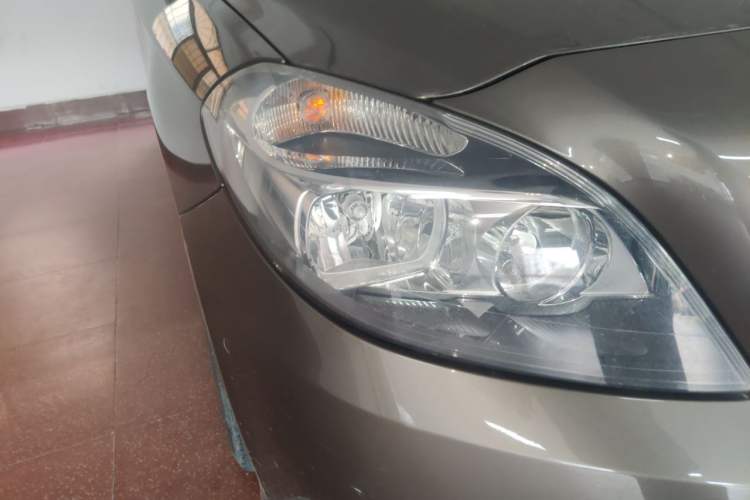 Used Mercedes-Benz B-Class 2012 B 180 Right Front Headlight