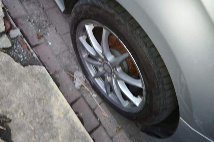 Used Mercedes-Benz B-Class 2012 B 180 Right Front Wheel Hub