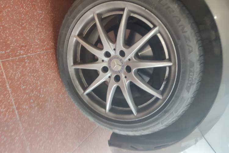 Used Mercedes-Benz B-Class 2012 B 180 Right Front Wheel Hub