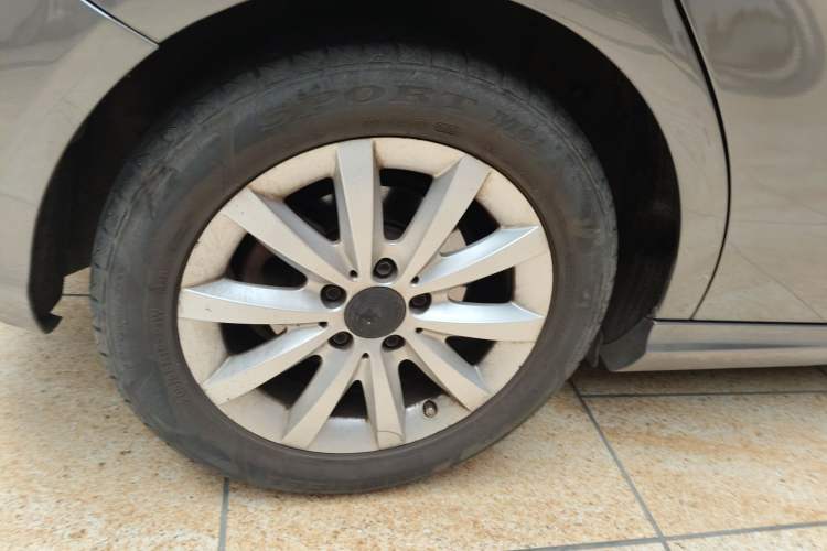 Used Mercedes-Benz B-Class 2012 B 180 Right Rear Wheel Hub