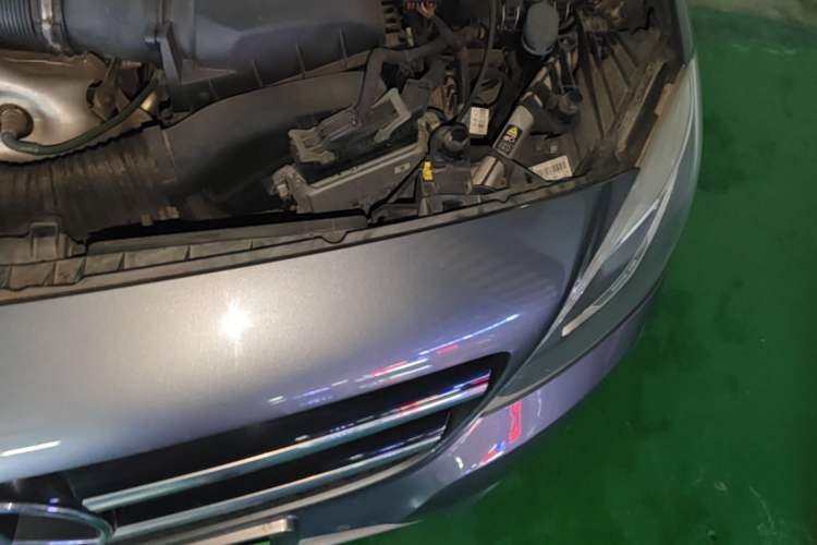Used Mercedes-Benz B-Class 2012 B 200 Engine Bay Left