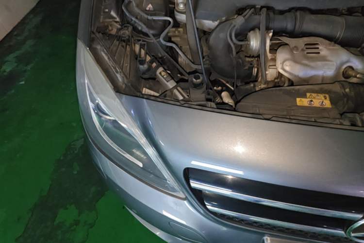 Used Mercedes-Benz B-Class 2012 B 200 Engine Bay Right