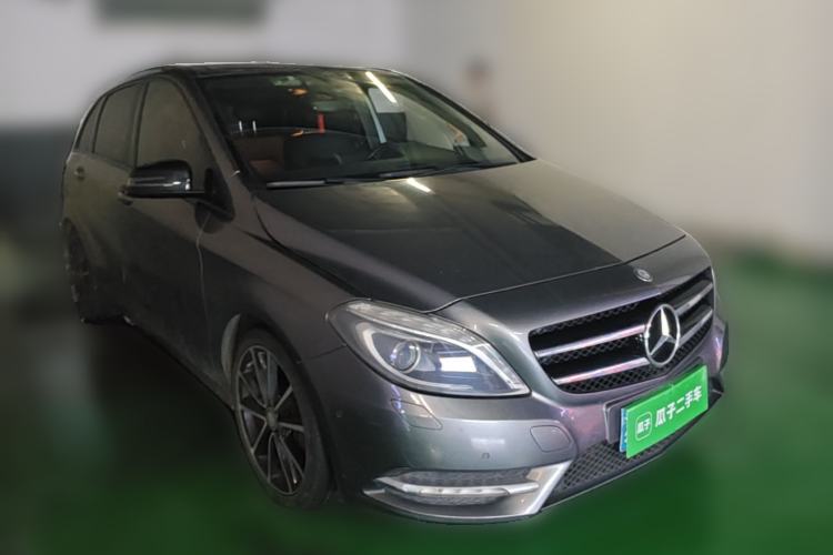 Used Mercedes-Benz B-Class 2012 B 200 Front Right 45 Deg