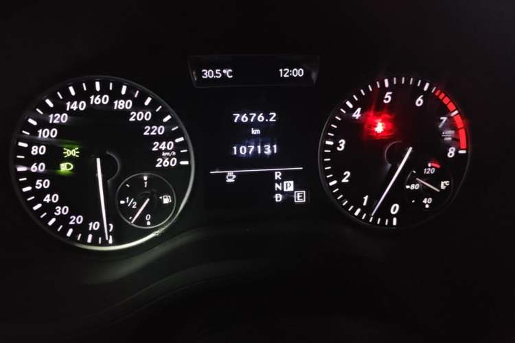 Used Mercedes-Benz B-Class 2012 B 200 Odometer Close Up