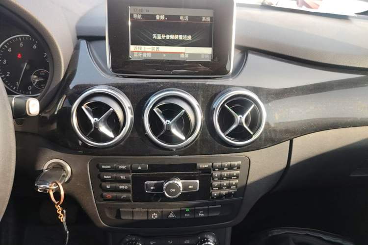Used Mercedes-Benz B-Class 2012 B 180 Audio And AC Panel