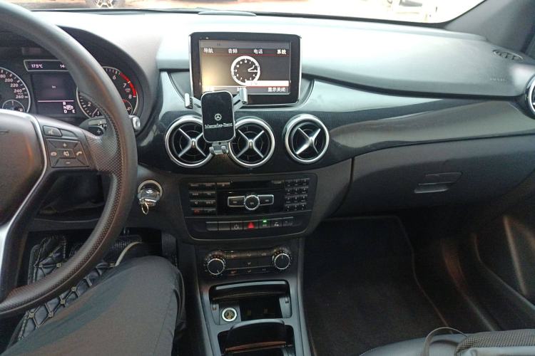 Used Mercedes-Benz B-Class 2012 B 180 Center Console