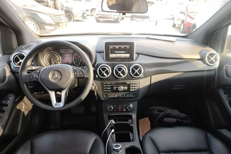 Used Mercedes-Benz B-Class 2012 B 180 Center Console